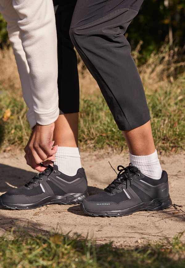 ULTIMATE PRO LOW GTX WOMEN - Hiking shoes