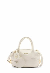 Borsa a mano in pelle crema con manici doppi, tracolla staccabile, finiture dorate e un charm rotondo. Logo del marchio visibile sulla parte anteriore.