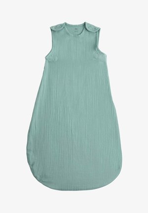 Ärmelloser hellblauer Musselin-Babyschlafsack mit Druckknöpfen an Schultern und Seiten, strukturierter Stoff, abgerundeter Boden.