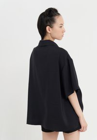 YOURTURN Blūze - black