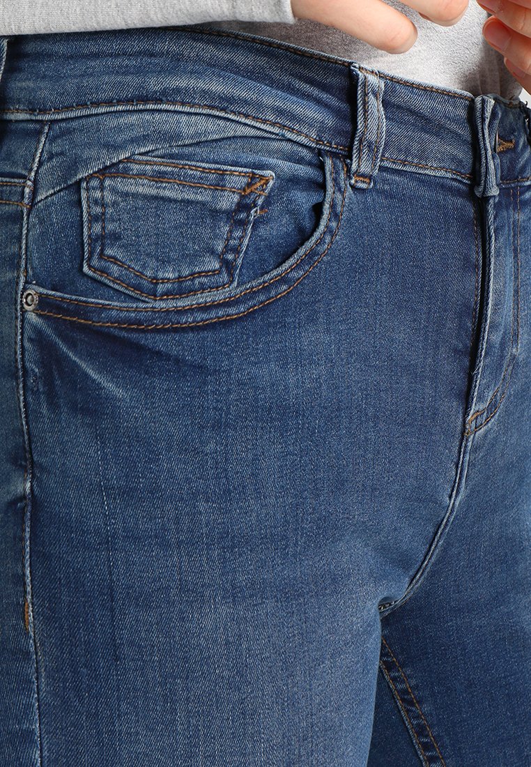 b young lola jeans