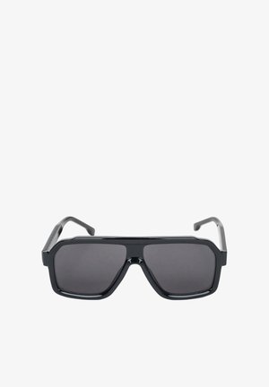 Lunettes de soleil rectangulaires noires avec des montures épaisses et des verres teintés foncés, vues de face sur fond blanc.