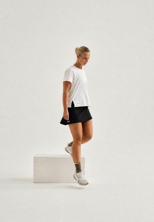Cuera, ONCOURT - А-образна пола - black