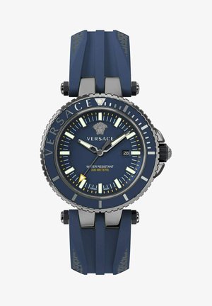 Marineblaues Gummiarmband mit Akzenten aus rostfreiem Stahl, einer strukturierten Lünette und einem runden Zifferblatt mit leuchtenden Zeigern, Datumsanzeige und einem Medusa-Logo.