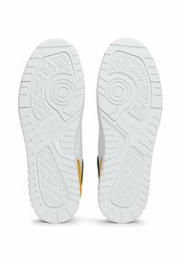 Tommy Hilfiger BASKET CORE LTH MIX ESS - Sneakers basse - city yellow