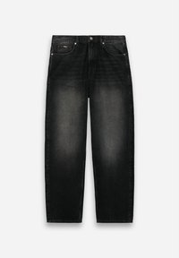 Pantalones vaqueros de denim negro con un acabado desgastado, que presentan un corte recto, trabillas para cinturón, cinco bolsillos y un cierre de botón metálico.