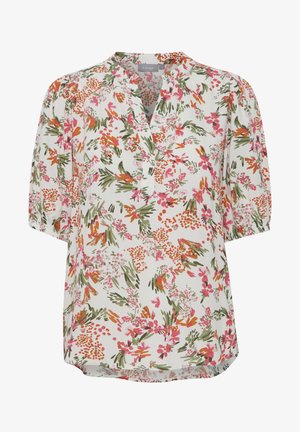 Blusa floral de manga corta, con una base blanca y patrones vibrantes en rosa, naranja y verde. Cuello en V con un sutil detalle de botones.