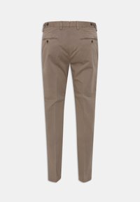 Hnědé chinos kalhoty se slim fit střihem, vyrobené z bavlny. Mají dvě zadní kapsy a hladkou strukturu, s kontrastními švy.