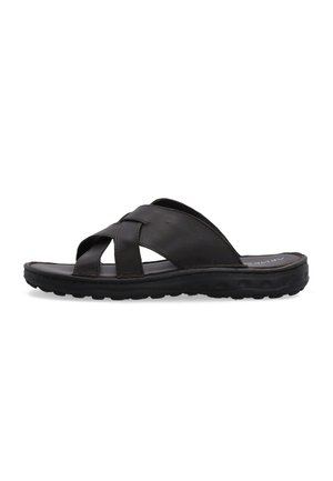 Czarna sandałka typu slip-on z odkrytymi palcami, z krzyżującymi się szerokimi skórzanymi paskami i teksturowaną gumową podeszwą, zaprojektowana do codziennego noszenia.