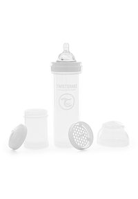 Set de biberones Twistshake que incluye un biberón de plástico transparente con tapa y tetina blancas, un contenedor de almacenamiento desmontable y un accesorio.