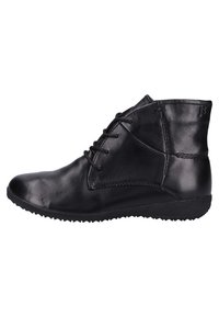 Botas de tobillo de cuero negro con punta redondeada, cordones en la parte frontal, costuras laterales texturizadas y una suela de goma texturizada para tracción.