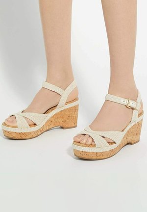 KELULU WIDE FIT TEXTURED - Platform sandals - ecru