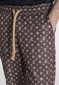 Gianni Kavanagh LOGOMANIA - Broek - brown