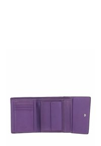 Portefeuille en cuir violet avec plusieurs emplacements pour cartes, une fenêtre ID transparente, et une fermeture à pression. Texture lisse avec des bords cousus.