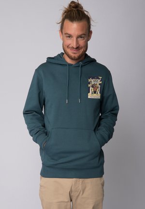 Türkiser Hoodie aus weichem Stoff, mit einer Fronttasche und Kapuze mit Kordelzug. Der Grafikdruck auf der linken Brustseite zeigt "Der Kaiser."