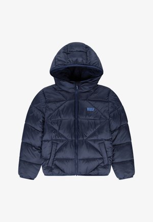 Marineblauer Pufferjacke mit Kapuze, ausgestattet mit einem Reißverschluss auf der Vorderseite, diagonal gestepptem Muster und weicher Innenauskleidung. Zwei Seitentaschen sind vorhanden.