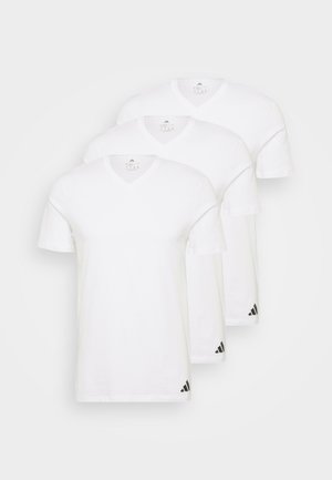 Trois t-shirts blancs en coton à col en V, avec des manches courtes et des accents de logo noirs au niveau de l'ourlet. Design simple et classique.