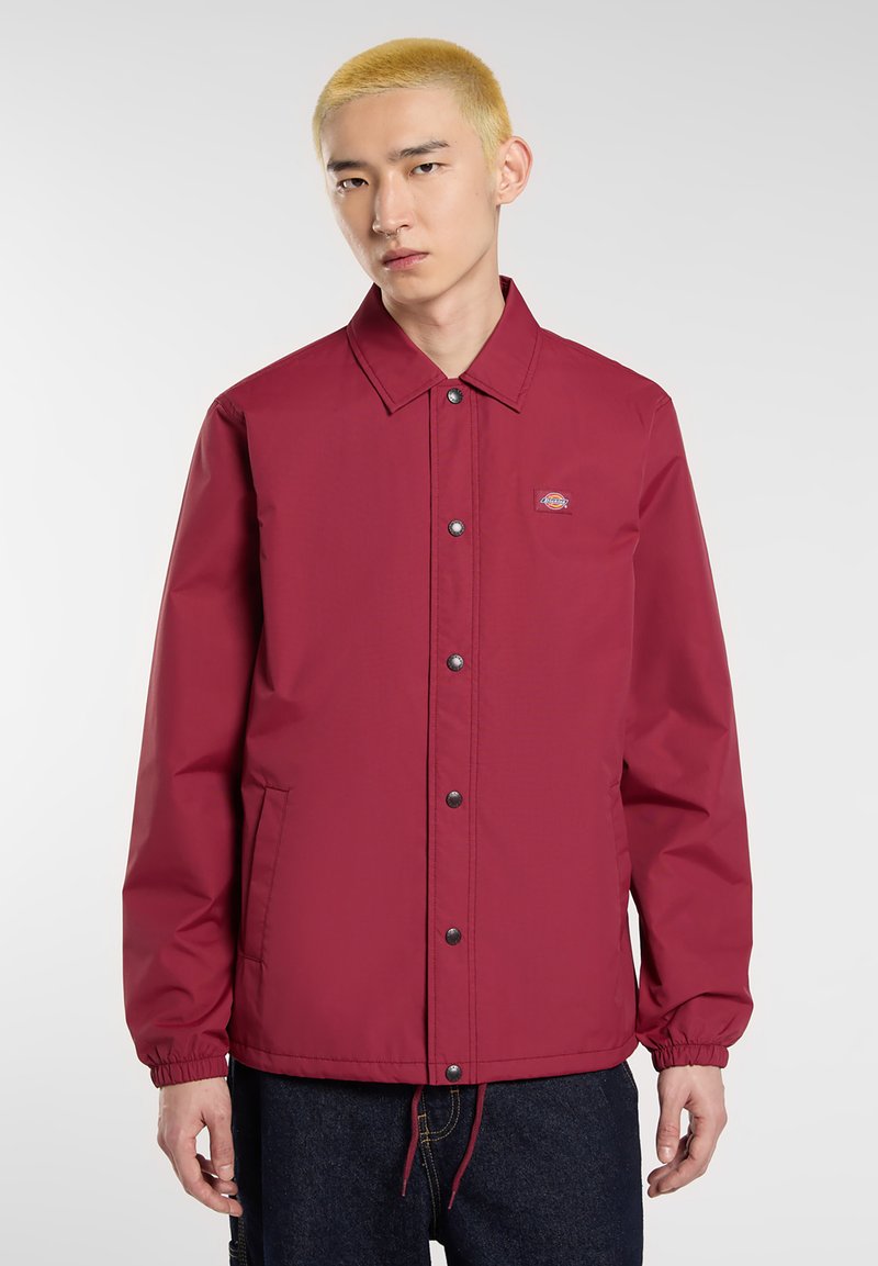Dickies OAKPORT COACH - Summer jacket - tibetan red