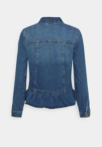 Džínová bunda v tmavě modré barvě s dlouhými rukávy, peplum lemováním a švem na zadním díle. Obsahuje manžety na knoflíky a detaily šití.