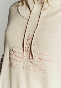 Džemperis su gobtuvu - mink brown