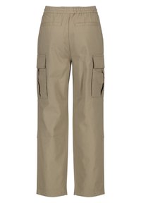 Beżowe spodnie cargo z elastycznym paskiem w talii, szeroką nogawką, dwiema bocznymi kieszeniami oraz gładką, trwałą teksturą materiału.