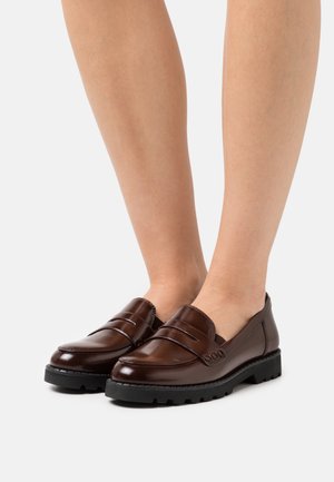 Tamaris Slip-ons - chestnut brush