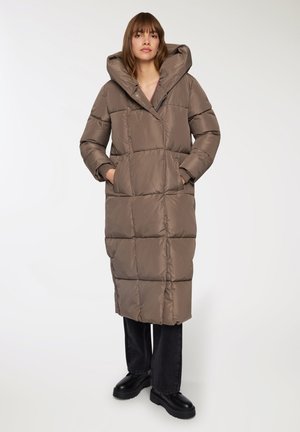 IMBOTTITO LUNGO CON CAPPU - Cappotto invernale - fango