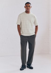 Next HEAVYWEIGHT 3 PACK - T-shirts basic - navy white grey stripe