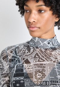 HUGO DASORI - Tops ar garām piedurknēm - open miscellaneous