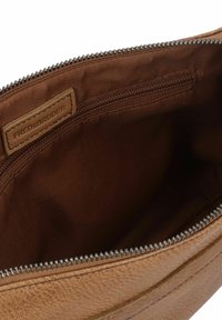 FREDsBRUDER MY OLD FRIEND 27 CM - Schoudertas - dark caramel