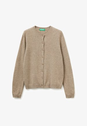 Světle hnědý kardigan, pletená textura, kulatý výstřih, zapínání na přední část na knoflíky, manžety a lem rib. Jednoduchý a univerzální design.