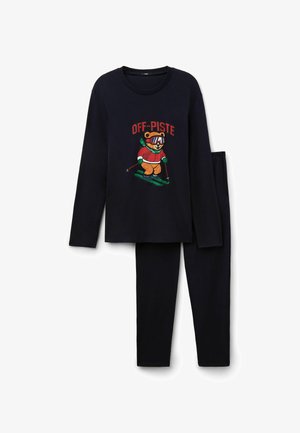 Marineblaue Schlafanzugset mit langärmeliger Oberseite, die einen cartoonhaften Bären beim Skifahren und den Text "OFF-PISTE" zeigt, kombiniert mit passenden einfarbigen Hosen.