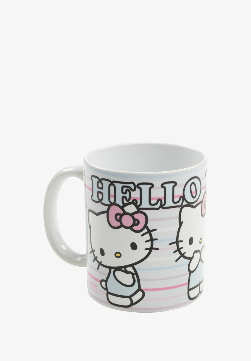 Tazza in ceramica con sfondo bianco, design a strisce pastello e due illustrazioni di Hello Kitty con un fiocco rosa e la parola "HELLO."
