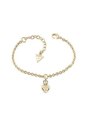 Gouden kettinkje met een hartvormige hanger gegraveerd met "GUESS" en twee heldere kristallen, plus een driehoekige hanger bij de sluiting.