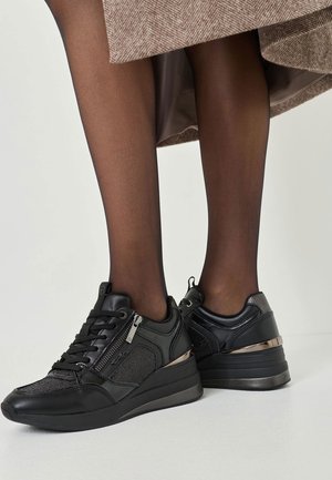 Tamaris Trainers - black comb