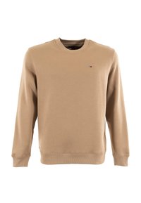 Sudadera de algodón color tostado con un cuello redondo, mangas largas y puños acanalados. Presenta un pequeño logo en rojo, blanco y azul en el pecho.