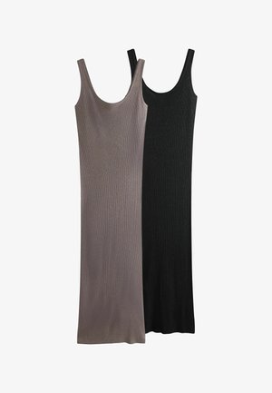 Bez rękawów dzianinowe sukienki maxi w prążki w kolorach taupe i czarnym, każda z okrągłym dekoltem i prostym krojem, ułożone płasko obok siebie.