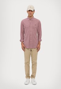 Polo Ralph Lauren CUSTOM FIT GINGHAM STRETCH POPLIN SHIRT - Camicia - wine/white