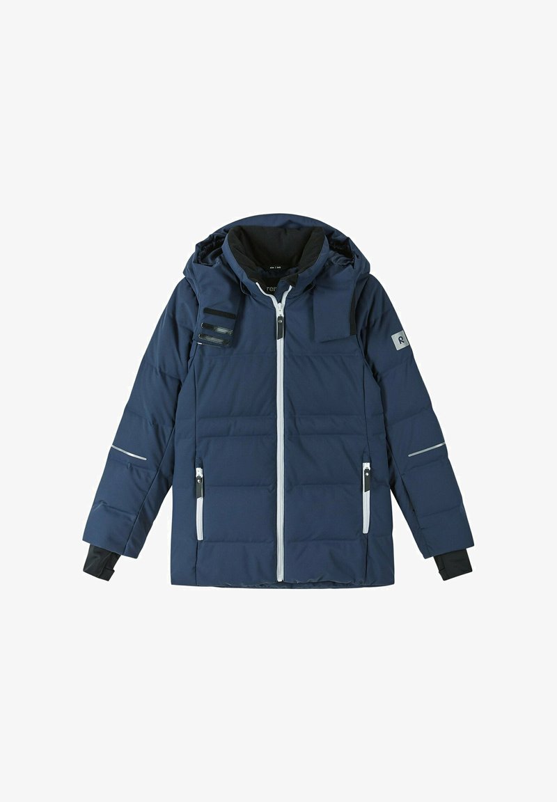 Navy gepolsterte Jacke mit Kapuze, Reißverschluss vorne, Seitentaschen und elastischen Bündchen. Sie hat weiße Akzente und eine kleine Brusttasche.