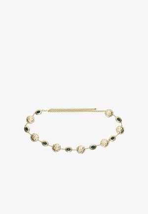 Zlatý opasok s retiazkou s premenlivými kladivkovanými okrúhlymi článkami a oválnymi zelenými drahokamovými osadeniami, s nastaviteľným zapínaním na karabínku.