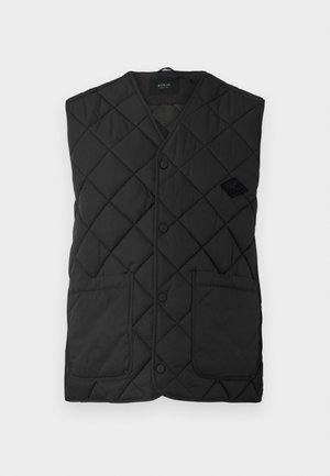Gilet trapuntato nero con scollo a V, dotato di chiusura frontale con bottoni e due grandi tasche laterali. Logo del marchio presente sul lato sinistro.