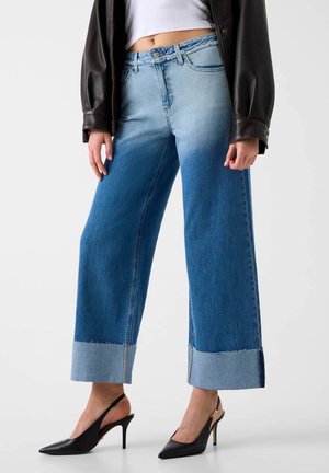 Guess JEANS RELAXED MIT FARBVERLAUF - Jean boyfriend - blau