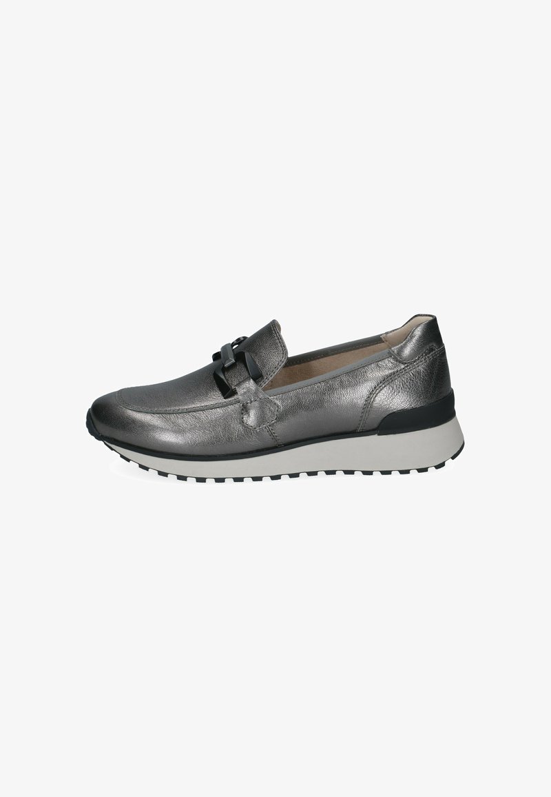 Mocassin en cuir gris métallisé à enfiler avec détail de boucle noire, semelle blanche coussinée et semelle extérieure crantée pour une bonne adhérence.