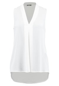 Blusa bianca senza maniche con scollatura a V, dettaglio a pieghe sul davanti e un orlo posteriore più lungo; tessuto liscio con una leggera lucentezza.
