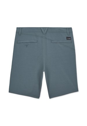 Vue arrière d'un short gris avec passants de ceinture, deux poches arrière—dont une avec bouton—et une petite étiquette de marque noire sur la poche droite.