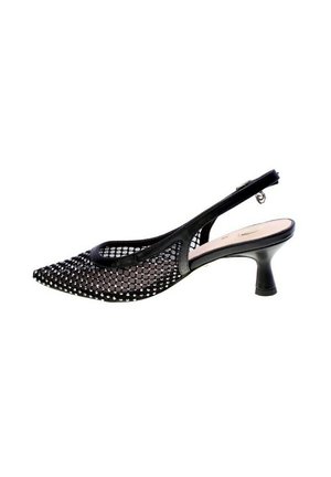 Scarpa slingback nera con tomaia in rete a motivo a diamante, punta affilata e tacco basso a blocco. I dettagli decorativi aggiungono texture.