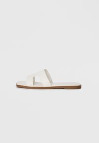 HAYLEE - Pantolette flach - white