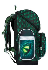Plecak w zielony wzór smoczej łuski z teksturowaną powierzchnią, wieloma przegródkami oraz wyrazistą grafiką przedstawiającą reptiliańskie oko.