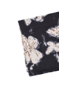 Sciarpa floreale scura con grandi motivi di fiori beige e grigi su uno sfondo nero. I bordi sono frangiati con una morbida texture in tessuto.