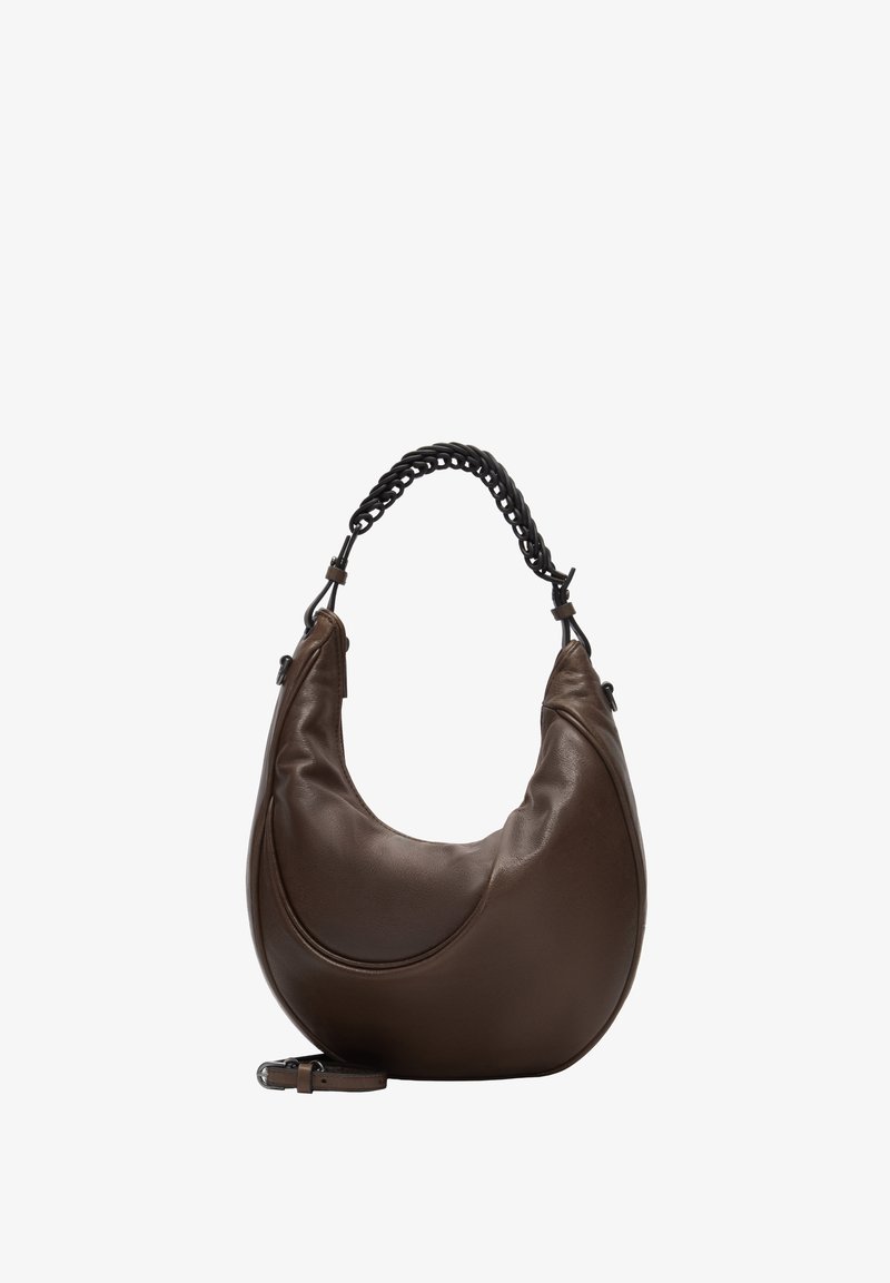 Braune, crescentförmige Ledertasche für die Schulter mit einem geflochtenen schwarzen Griff und einem verstellbaren Riemen am unteren Ende.